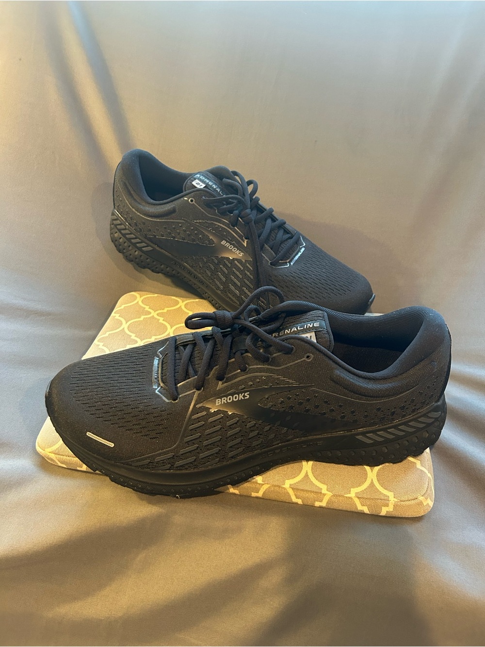 Brooks Black Mesh Lace-Up Running Sneakers (BRAND NEW / NEVER WORN) - Picture 15 of 16